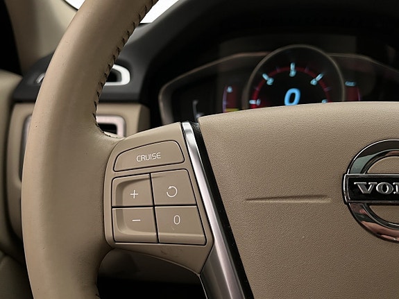 Volvo XC70 16 of 28