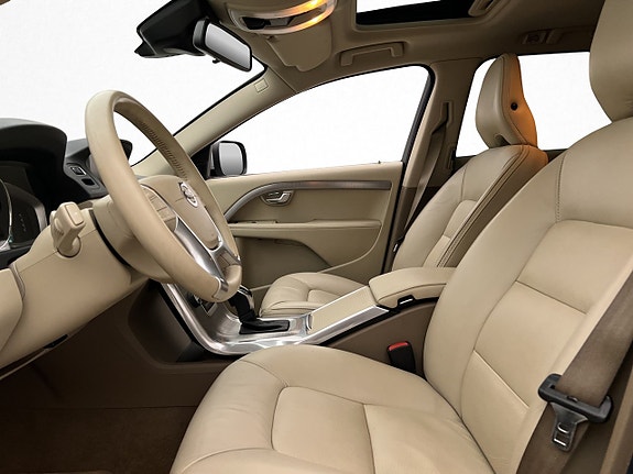 Volvo XC70 12 of 28