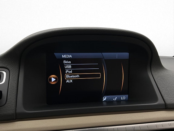 Volvo XC70 20 of 28