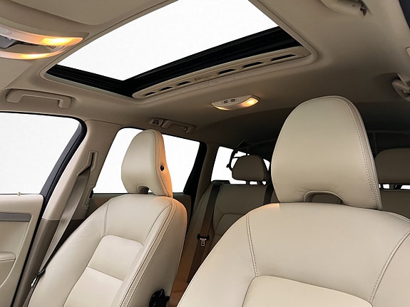 Volvo XC70 13 of 28