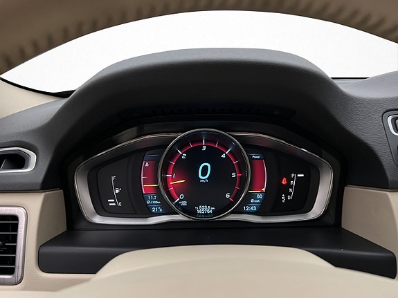 Volvo XC70 17 of 28