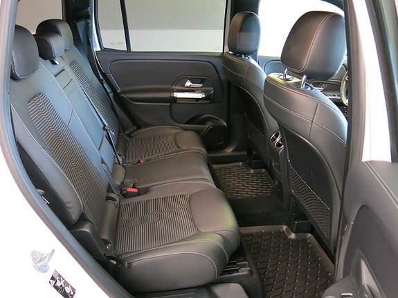 Mercedes-Benz GLB220 d 18 of 30