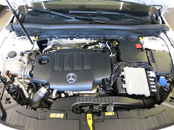 Mercedes-Benz GLB220 d 17 of 30