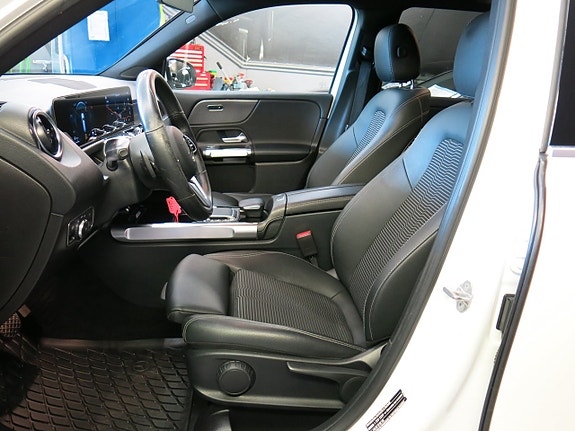 Mercedes-Benz GLB220 d 11 of 30