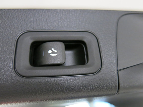Mercedes-Benz GLB220 d 16 of 30