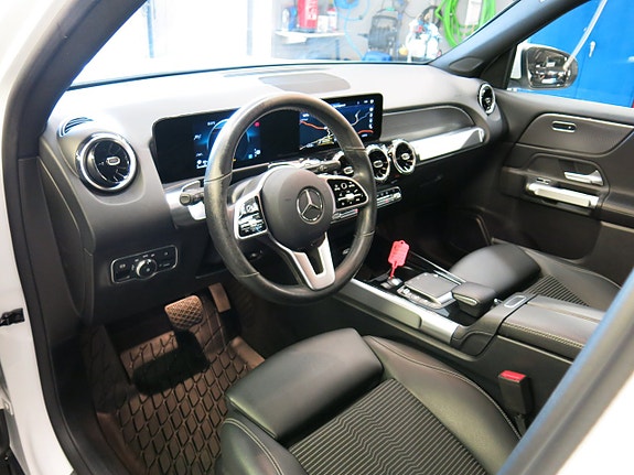 Mercedes-Benz GLB220 d 12 of 30