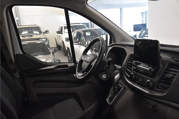 Ford Transit Custom 8 of 17