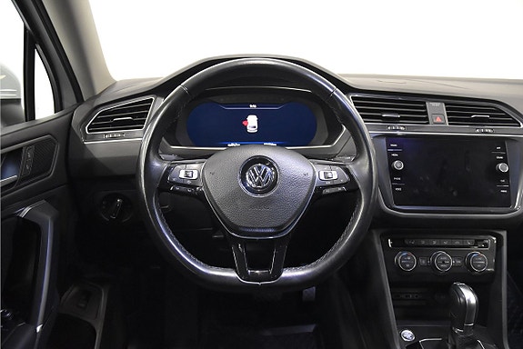 Volkswagen Tiguan Allspace 2 of 5