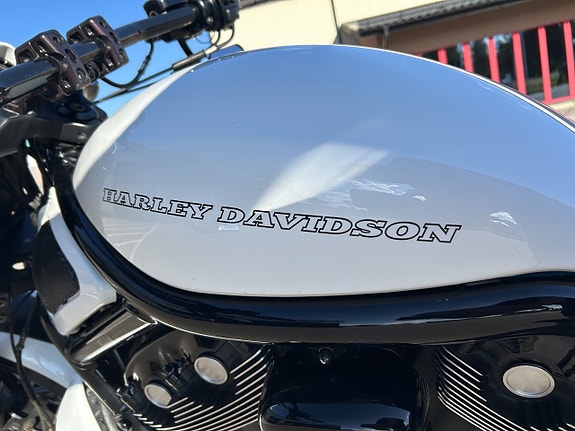Harley-Davidson VRSCDX NIGHT ROD SPECIAL 5 of 10
