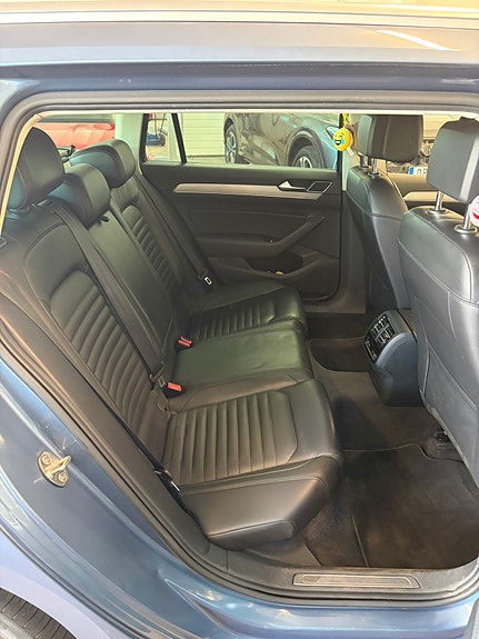 Volkswagen Passat 12 of 17