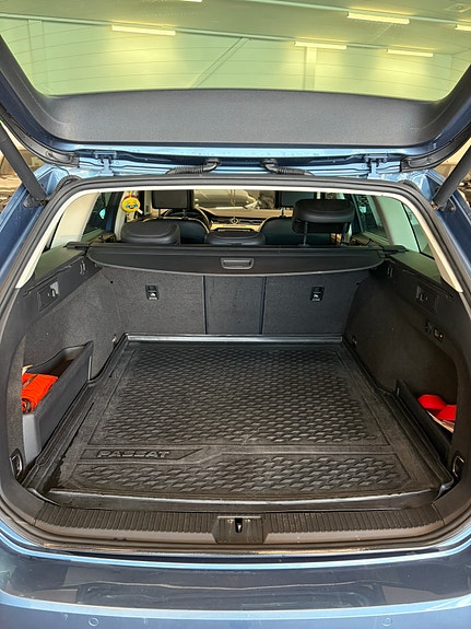 Volkswagen Passat 8 of 17
