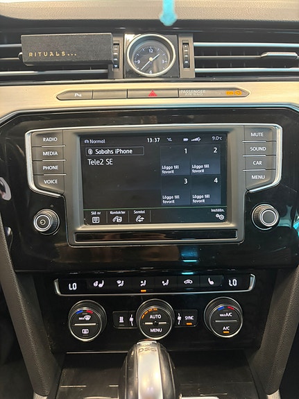 Volkswagen Passat 14 of 17