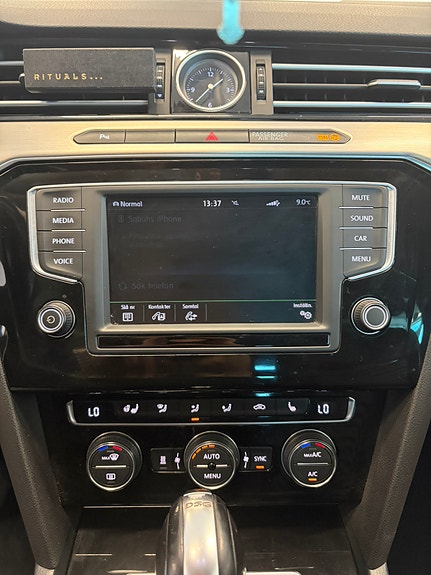Volkswagen Passat 15 of 17