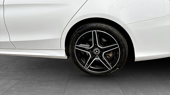 Mercedes-Benz C220 6 of 17