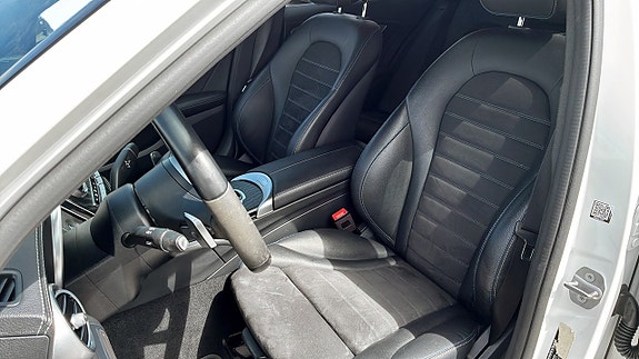 Mercedes-Benz C220 8 of 17