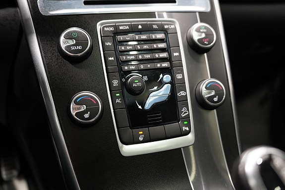 Volvo XC60 16 of 24