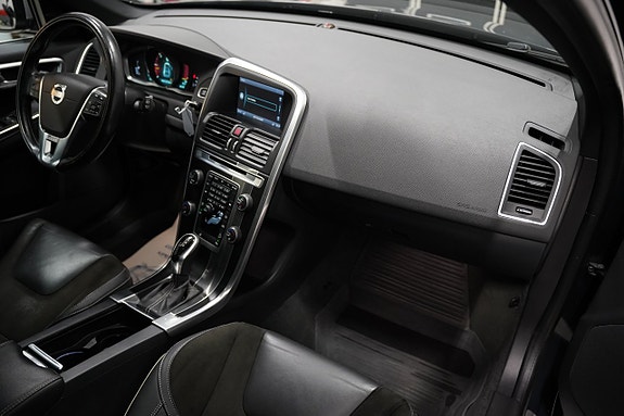 Volvo XC60 10 of 24