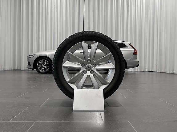 Volvo V60 2 of 5