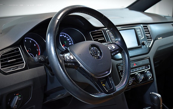 Volkswagen Golf Sportsvan 10 of 22