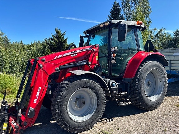Massey Ferguson 5710S