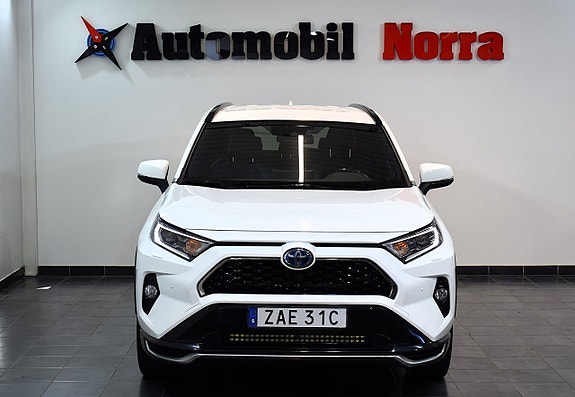 Toyota RAV4 Plug-in Hybrid 4 of 5
