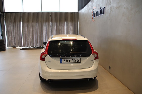Volvo V60 4 of 5