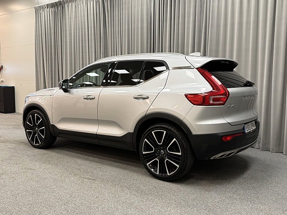 Volvo XC40 3 of 5