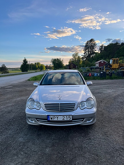 Mercedes-Benz C180 4 of 11