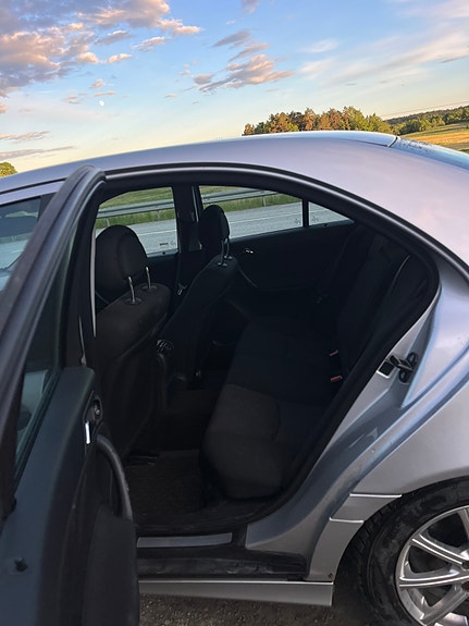 Mercedes-Benz C180 8 of 11