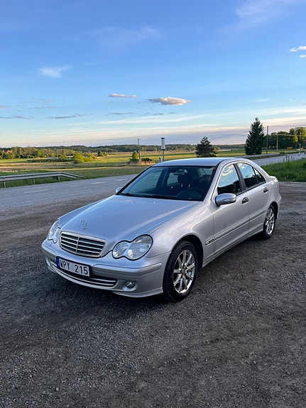 Mercedes-Benz C180 5 of 11