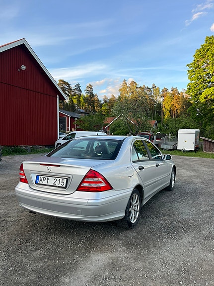Mercedes-Benz C180 3 of 11
