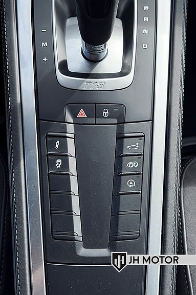 Porsche 718 Cayman GTS 23 of 27