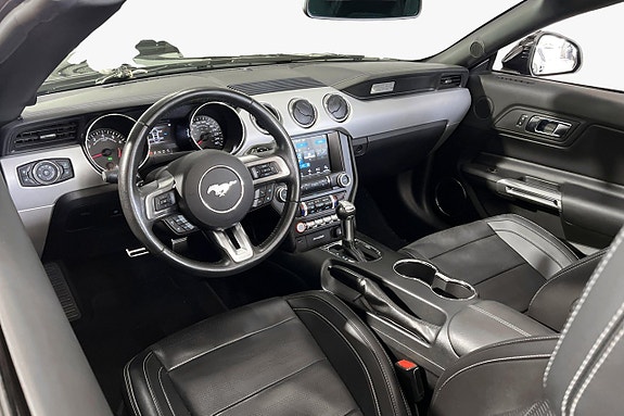 Ford Mustang 9 of 13