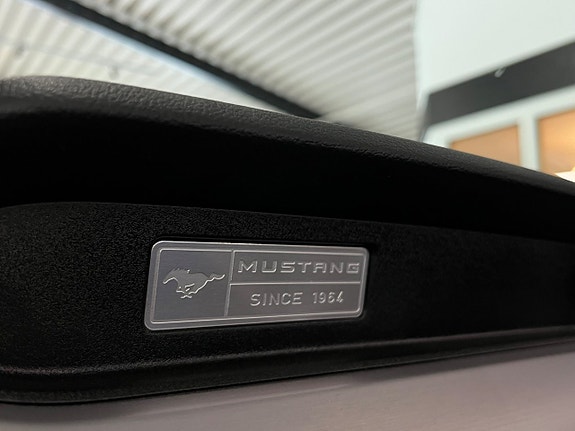Ford Mustang 6 of 13