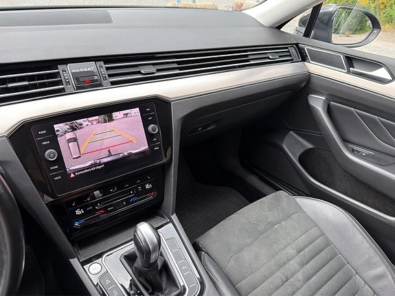Volkswagen Passat 12 of 17