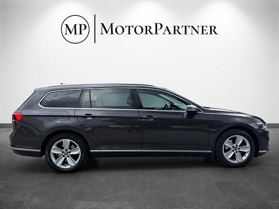 Volkswagen Passat 8 of 17