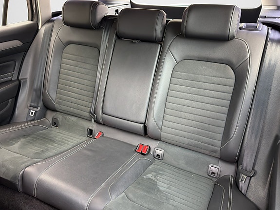 Volkswagen Passat 13 of 17