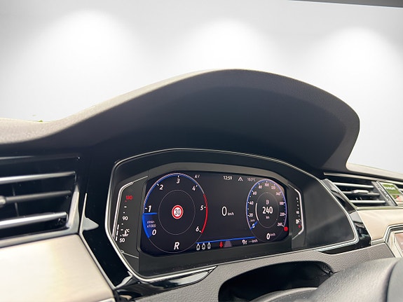 Volkswagen Passat 14 of 17
