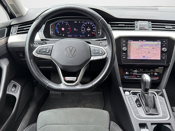 Volkswagen Passat 10 of 17