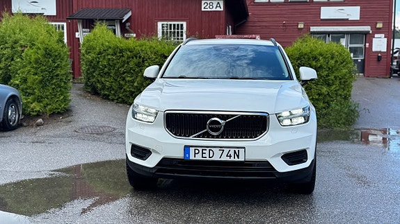Volvo XC40 3 of 14