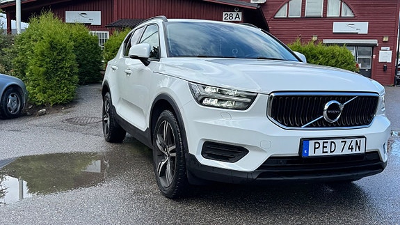 Volvo XC40 4 of 14