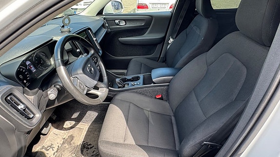 Volvo XC40 10 of 14