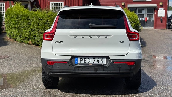 Volvo XC40 7 of 14