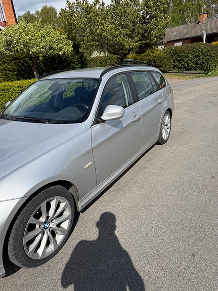 BMW 325i 4 of 5