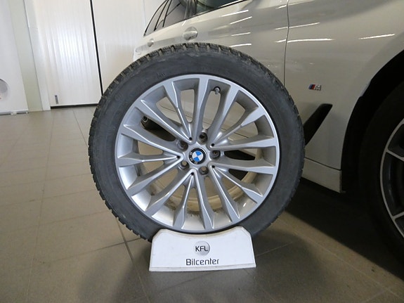 BMW 520d 2 of 5