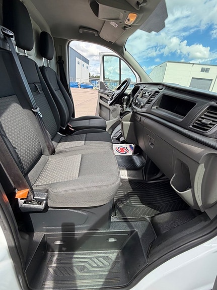 Ford Transit Custom 9 of 13