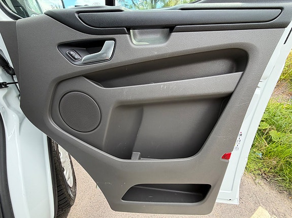 Ford Transit Custom 8 of 13
