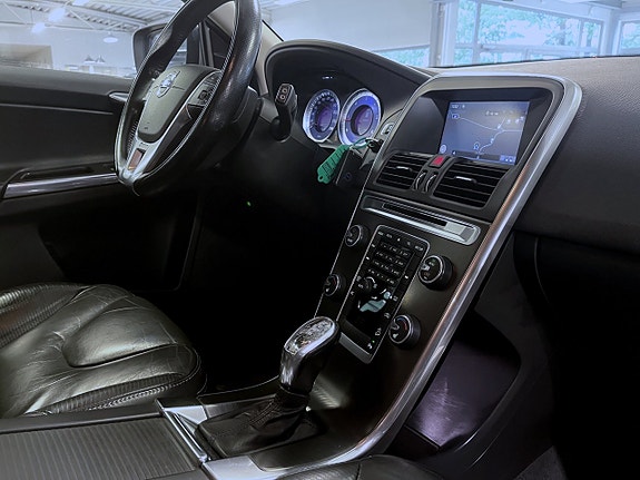 Volvo XC60 13 of 17