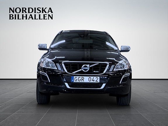 Volvo XC60 2 of 17
