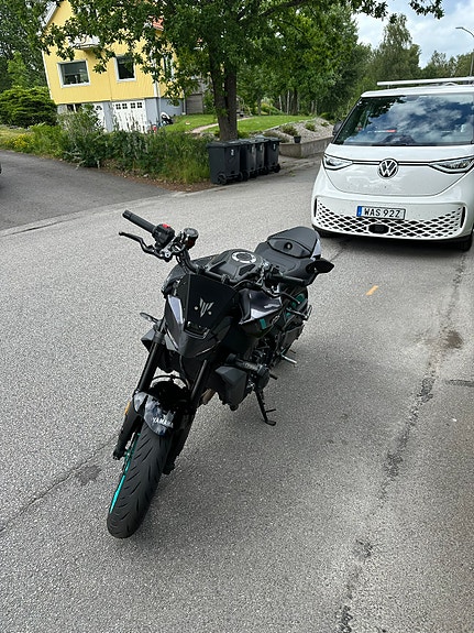 Yamaha MT-09 4 of 4